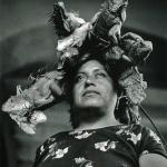 Woman with iguanas on her head. 